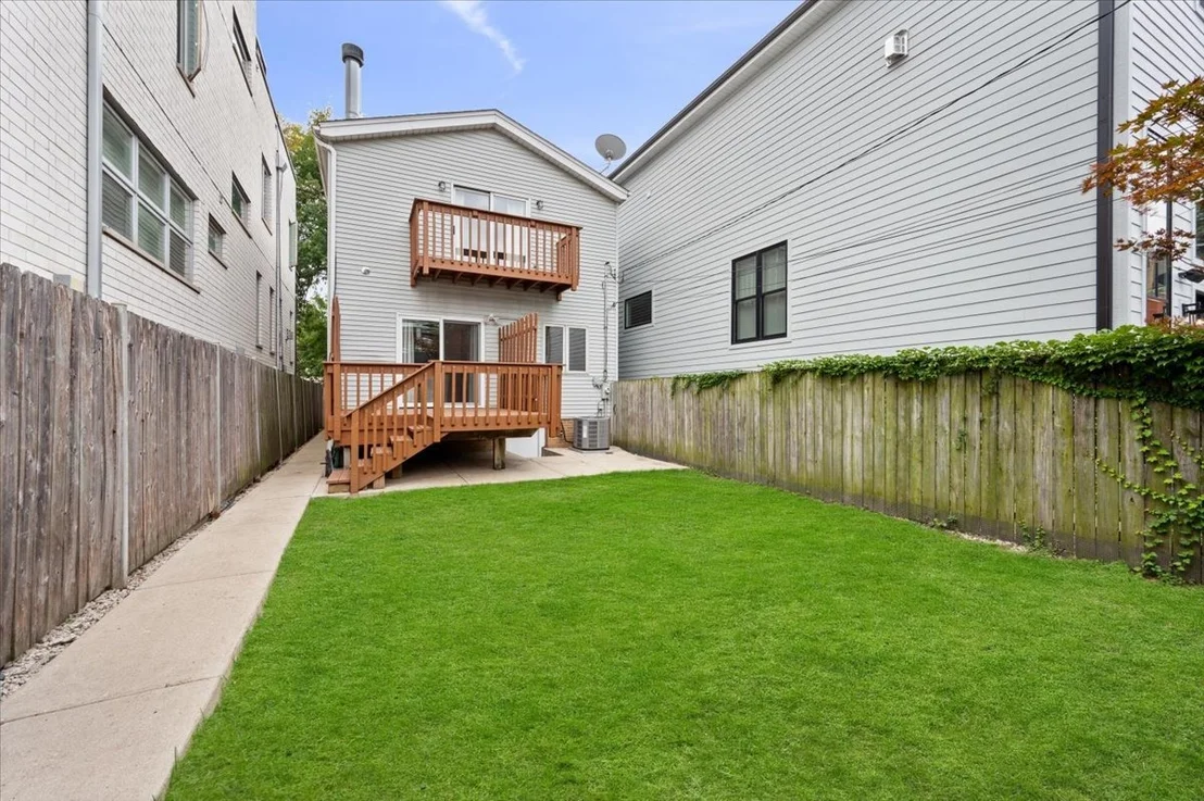 Photo of 1930 W Wolfram Street