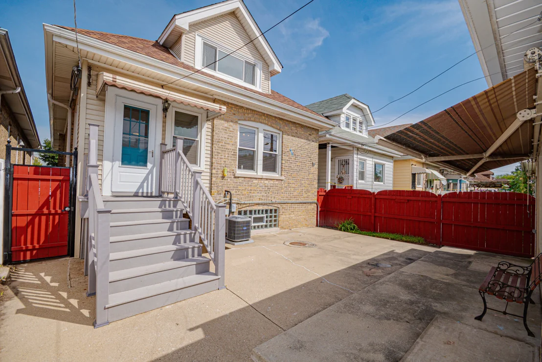 Photo of 5253 W Wrightwood Avenue