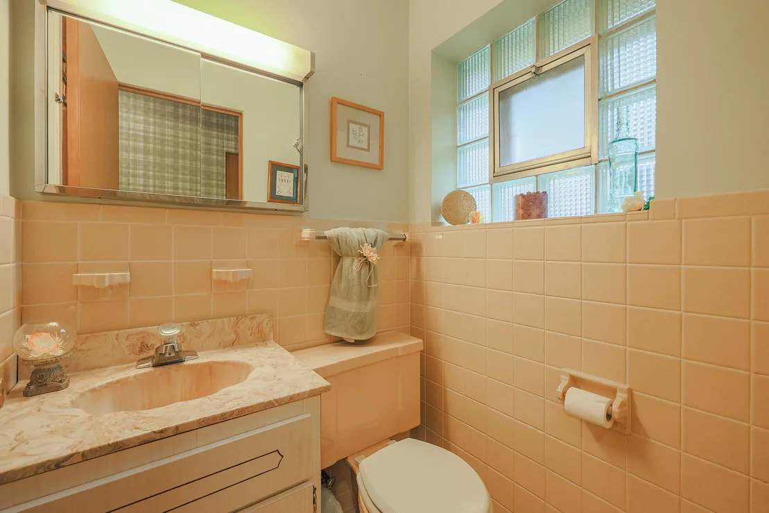 Photo of 853 Edgewater Drive
