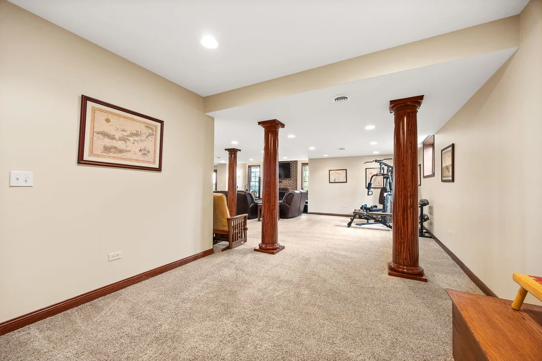 Photo of 1045 Hilltop Drive