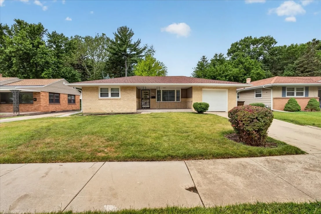 Photo of 404 Fairview Boulevard