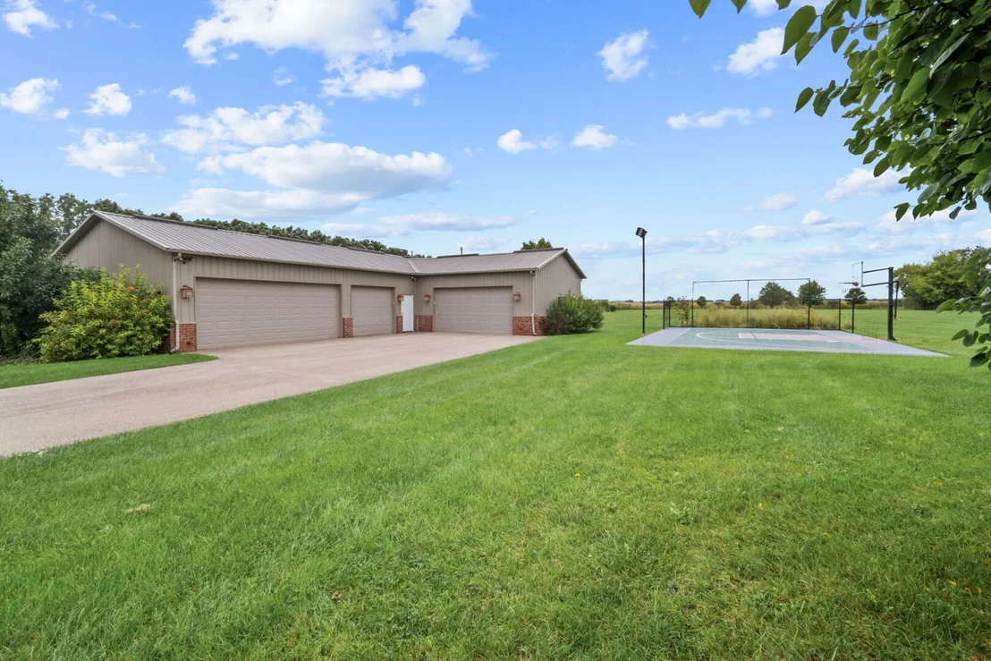 Photo of 11N720 Muirhead Road