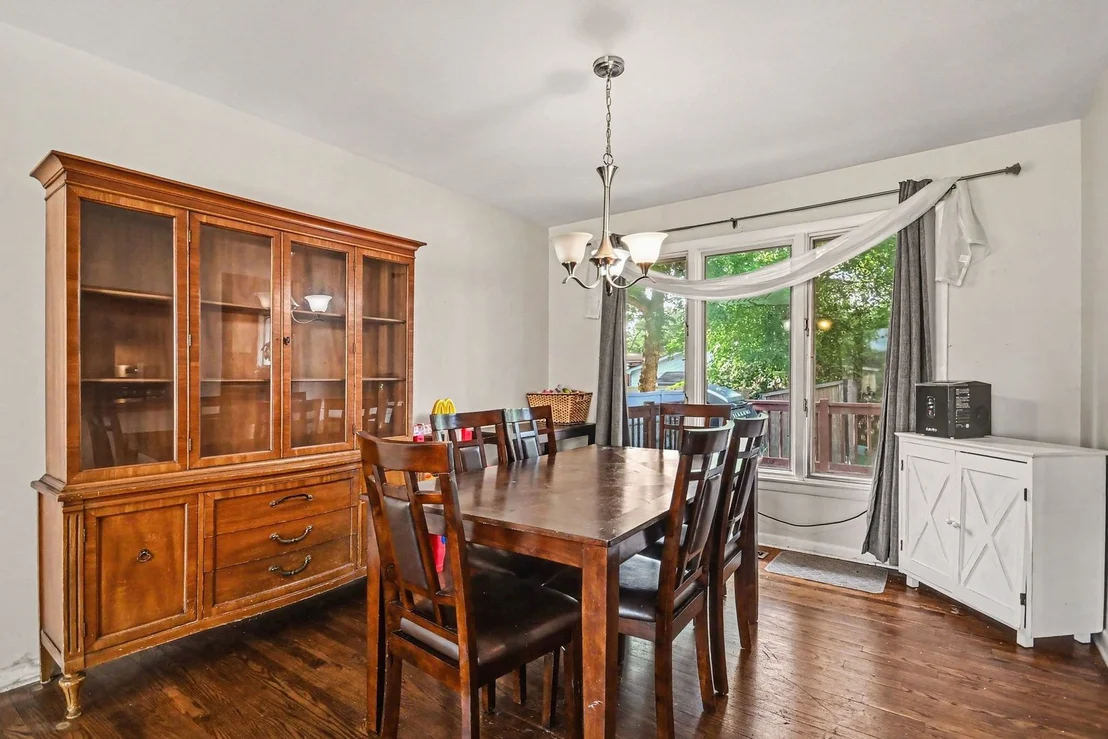 Photo of 906 N Rainbow Drive
