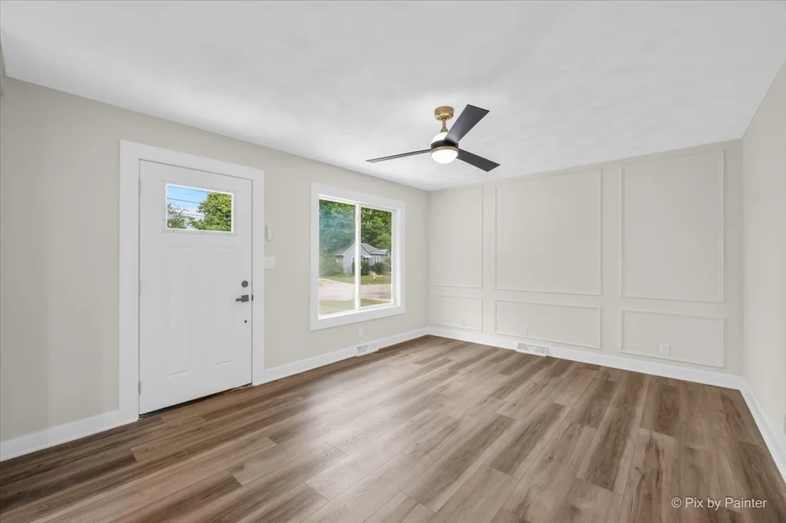 Photo of 1245 W Violet Street