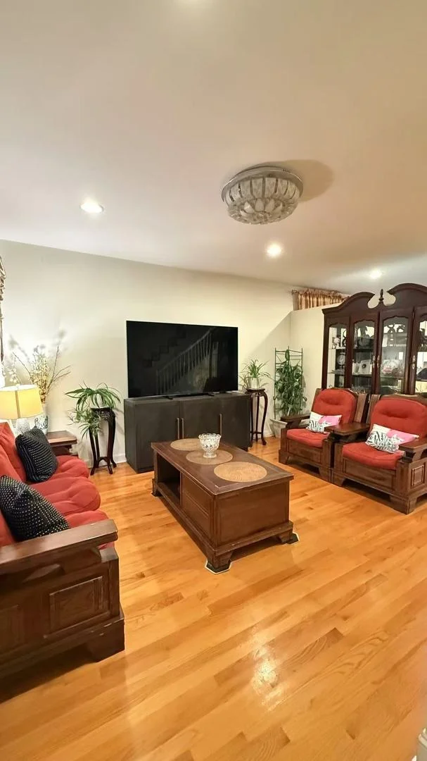 Photo of 422 W 42nd Place