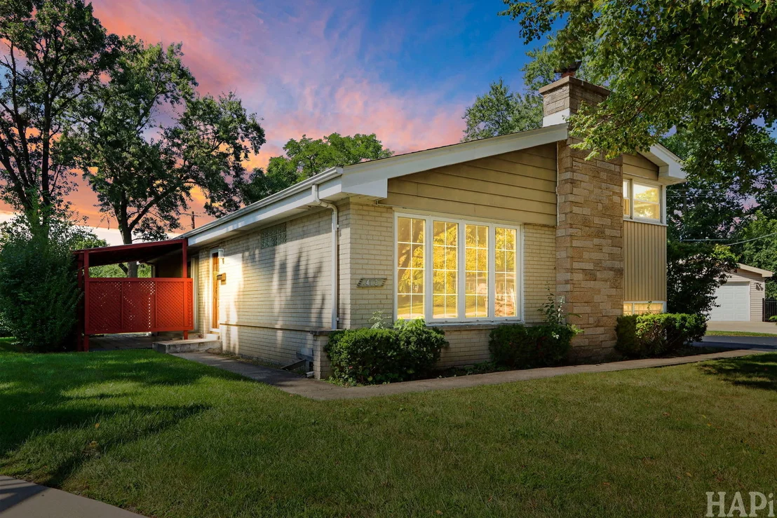 Photo of 412 Warren Road