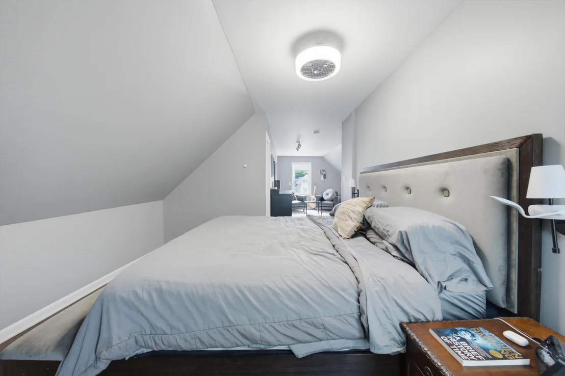 Photo of 437 W 44th Place