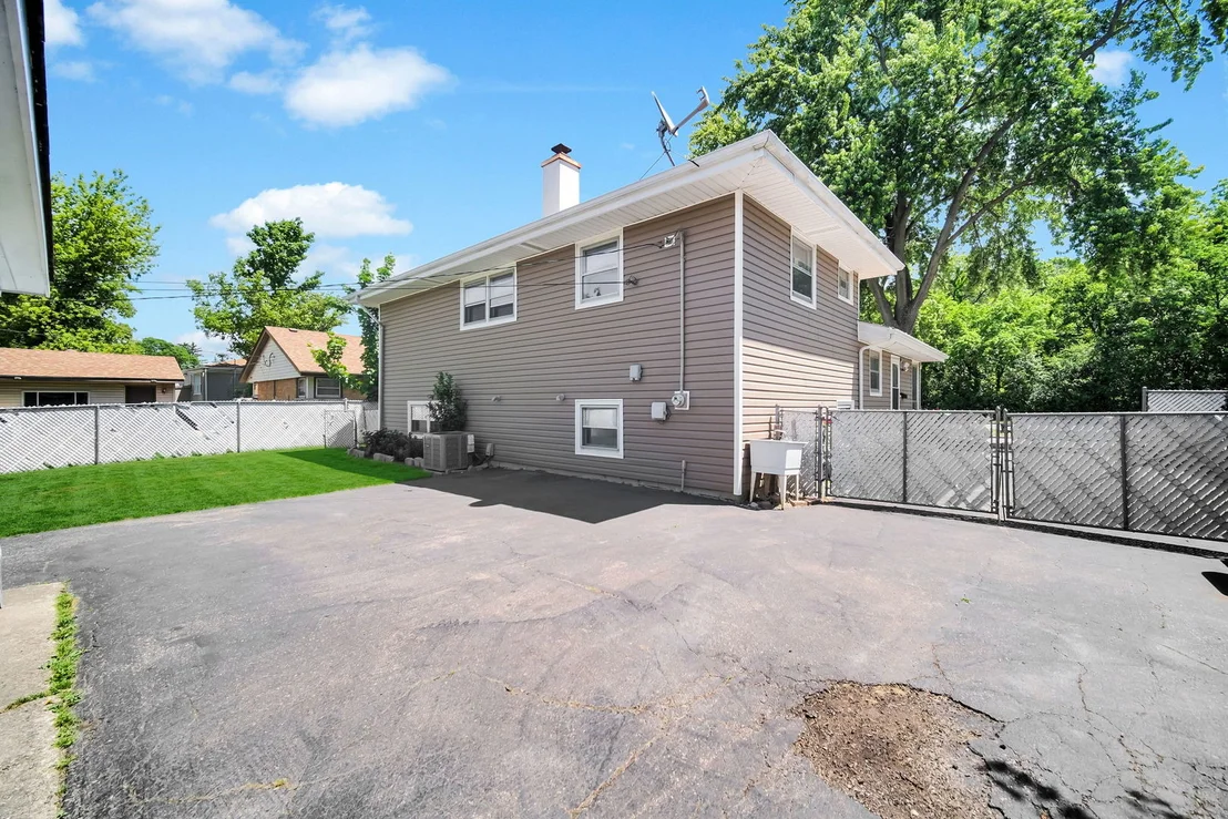 Photo of 1020 Hahn Place