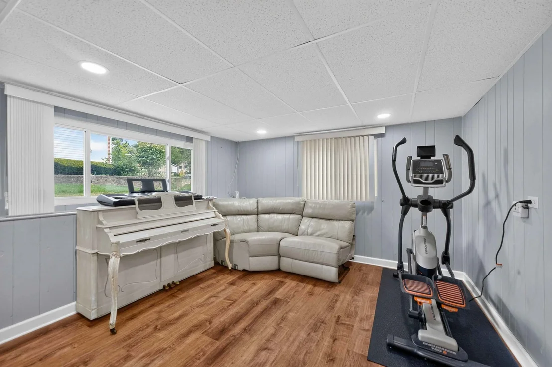 Photo of 535 Edgemont Lane