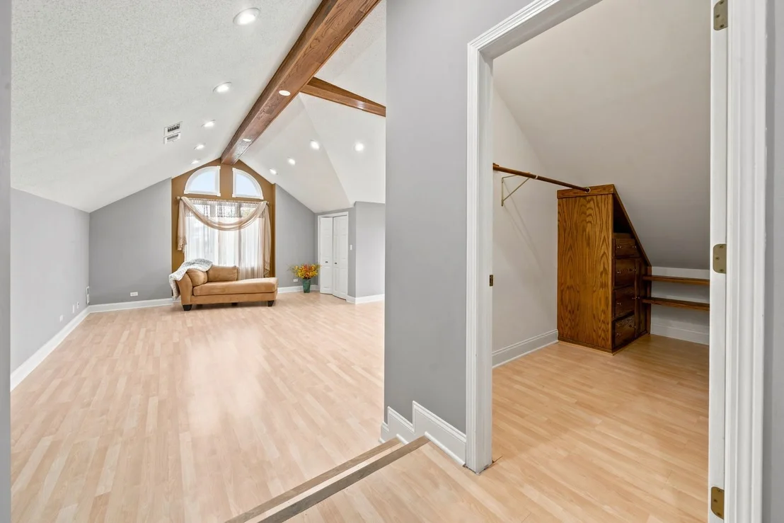 Photo of 1221 W Sable Drive