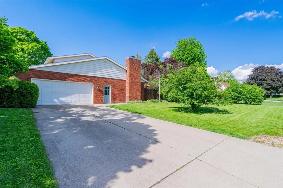 Photo of 2201 Hedgewood Drive