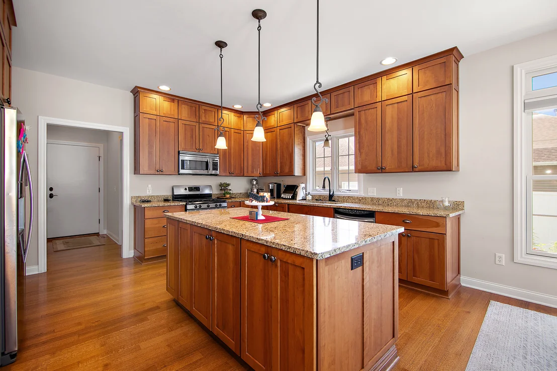 Photo of 549 Beach Avenue