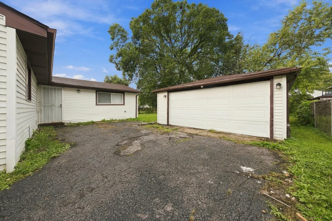 Photo of 16548 Paulina Street
