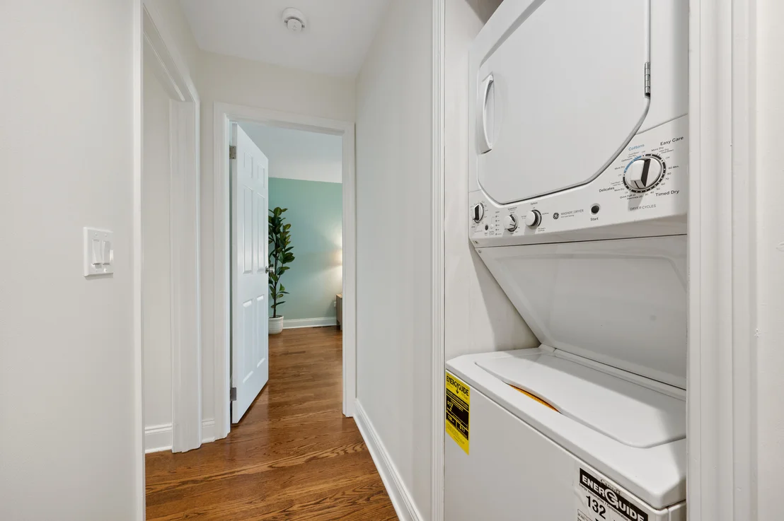 Photo of 1041 Forest Avenue