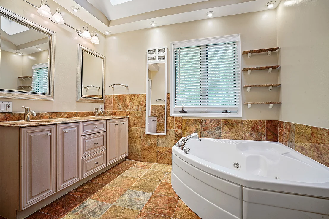 Photo of 2134 Shermer Road