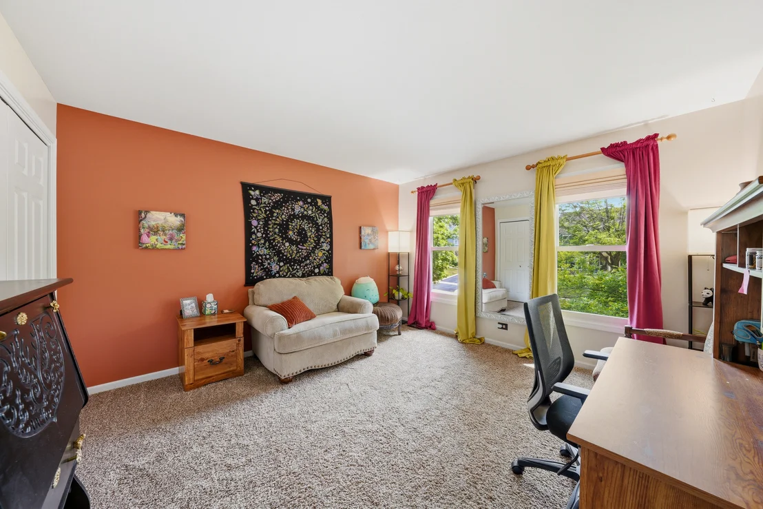 Photo of 260 Hillhurst Drive