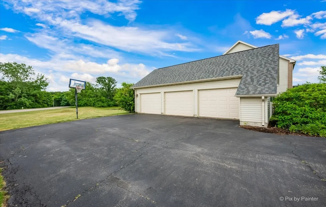 Photo of 810 Woodridge Trail