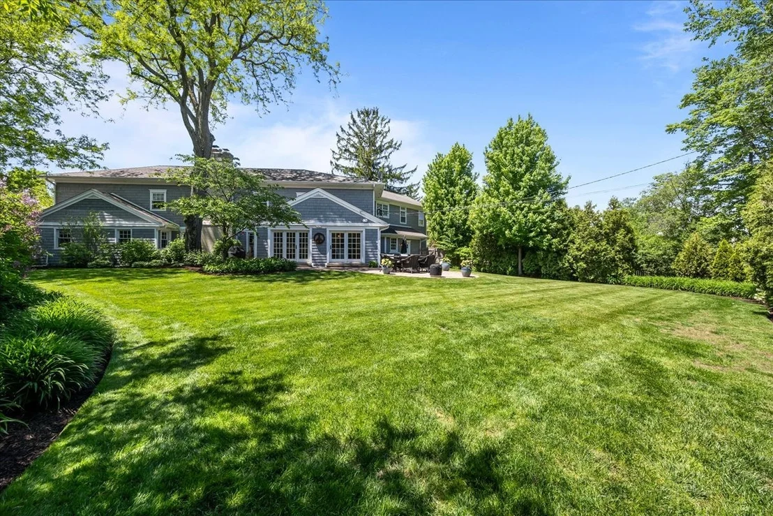 Photo of 1087 Bluff Road