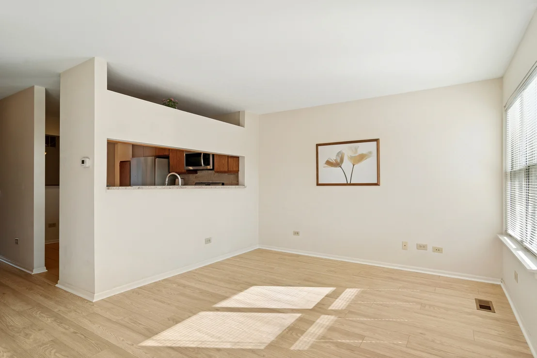Photo of 988 Ridgefield Lane
