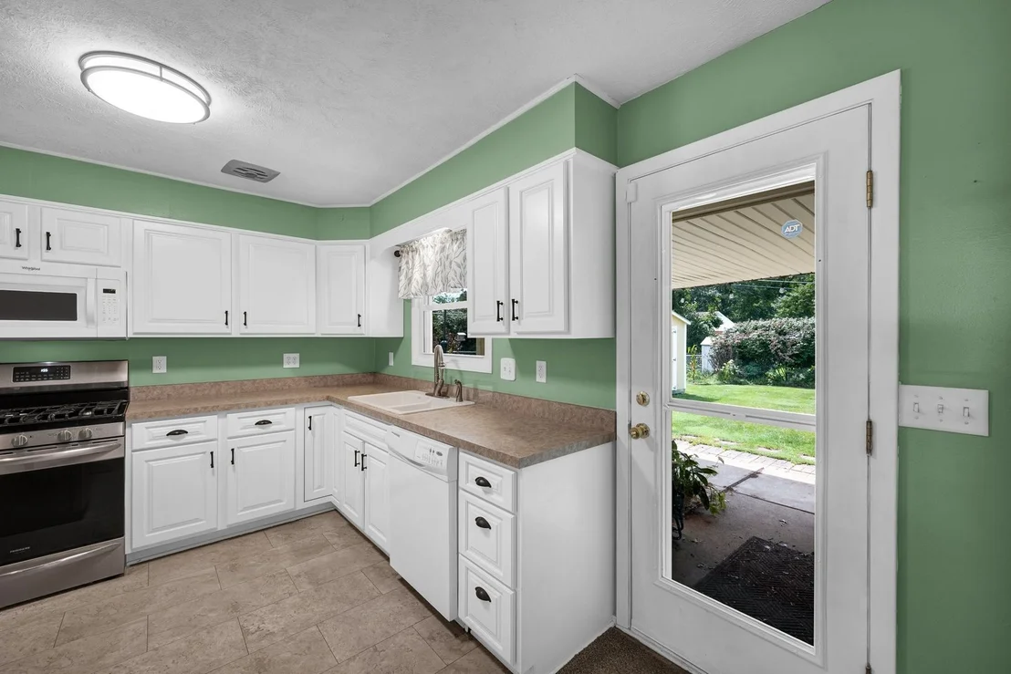 Photo of 221 Ivanhoe Way