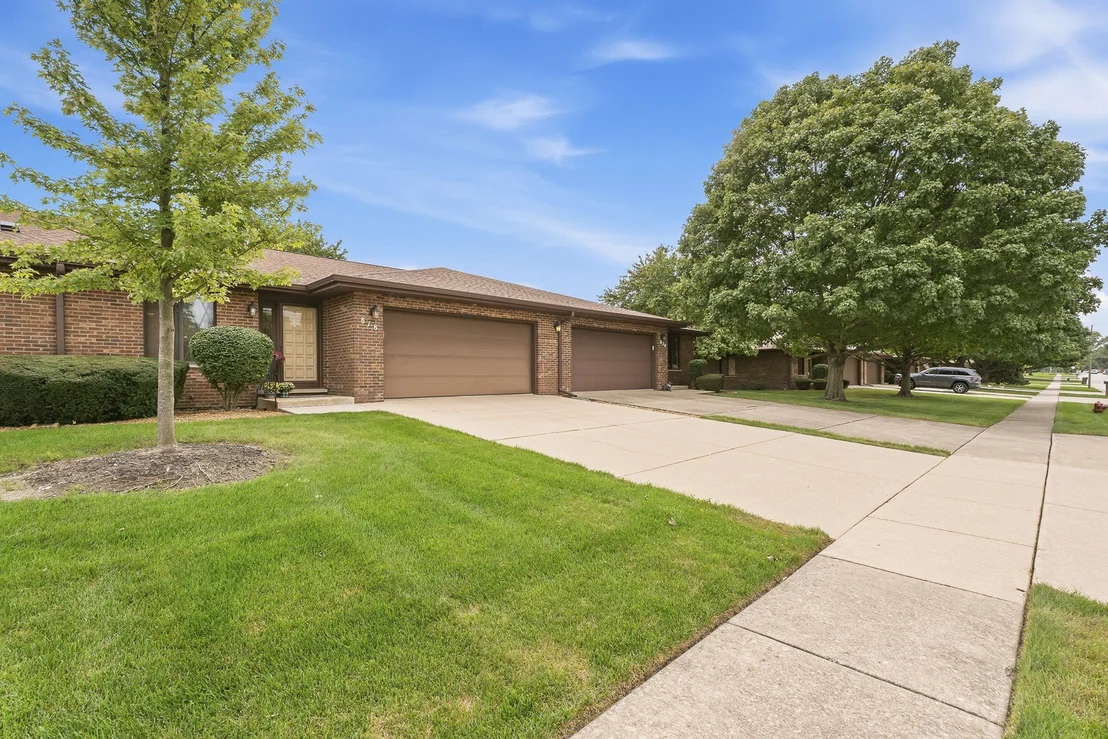 Photo of Unit 0 at 818 Shagbark Road