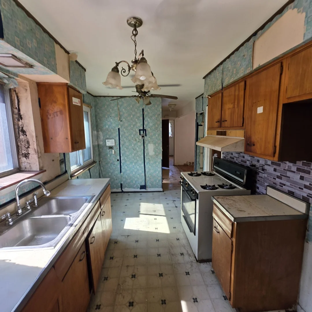 Photo of 423 W 96th Place
