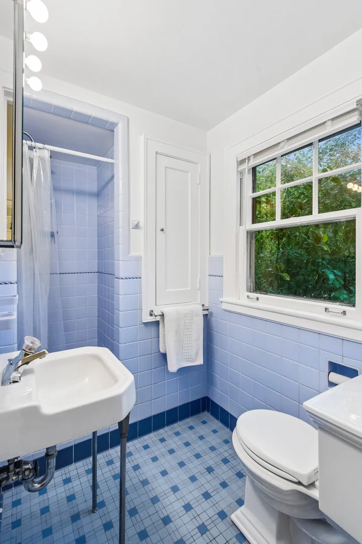 Photo of 3130 Thayer Street