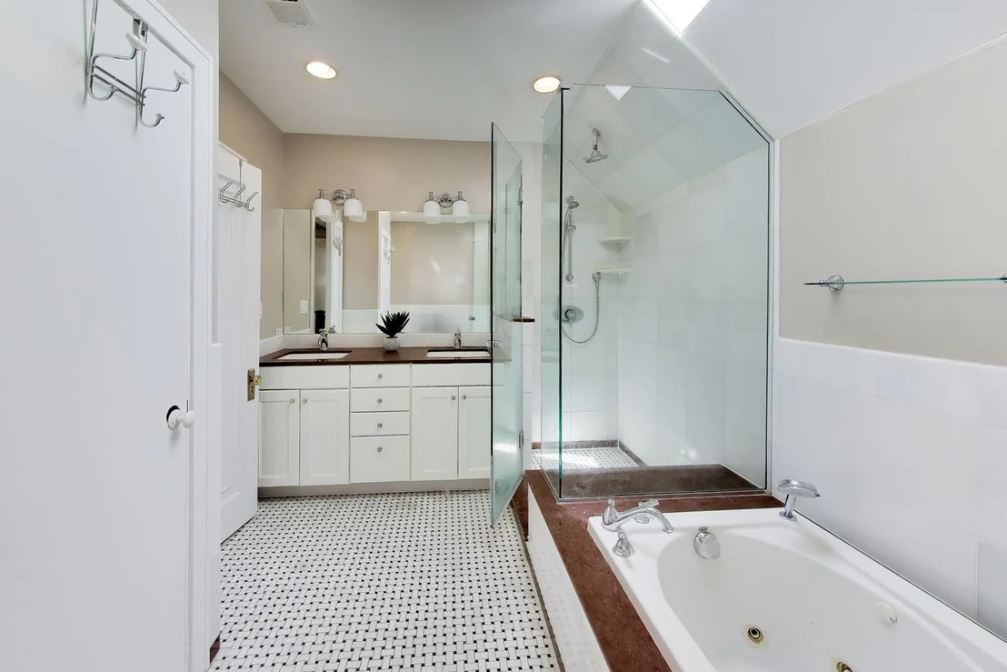 Photo of 1636 Forest Avenue