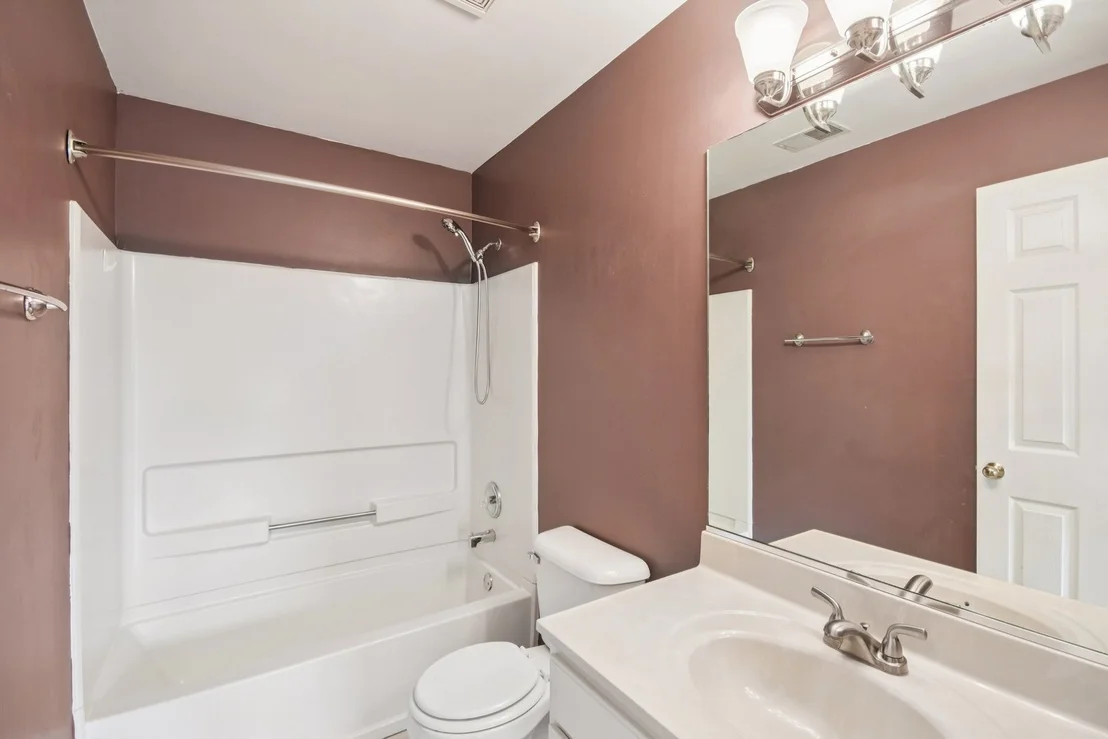 Photo of Unit D at 402 Woodview Circle