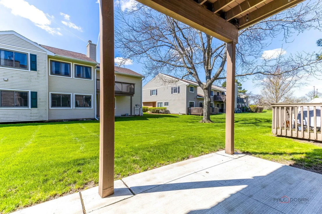 Photo of 1090 Pine Tree Circle N