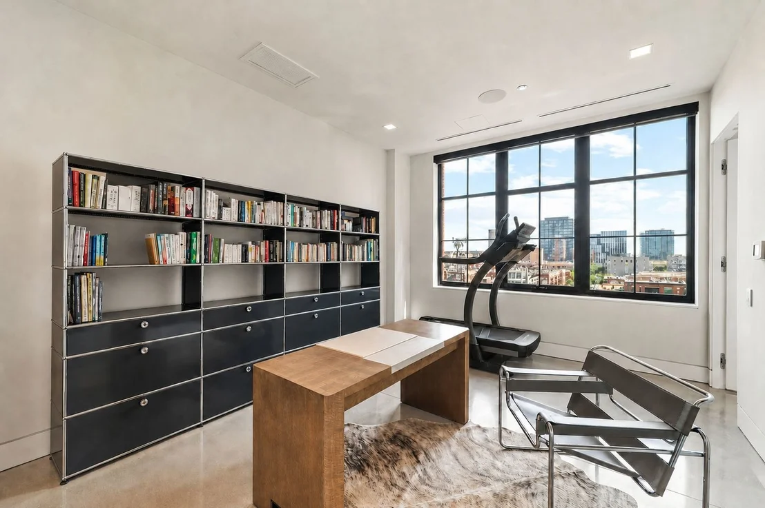 Photo of Unit PH8D at 1109 W Washington Boulevard