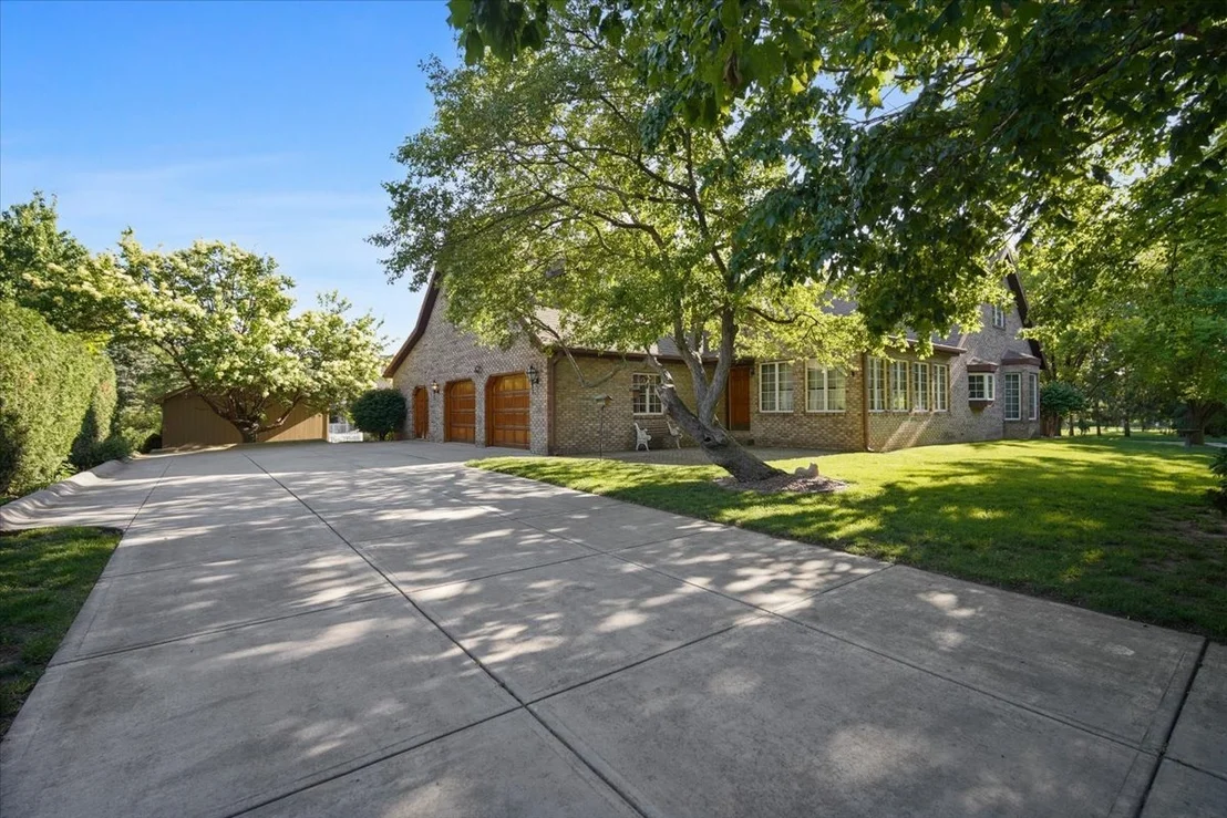 Photo of 2 Breckenridge Drive