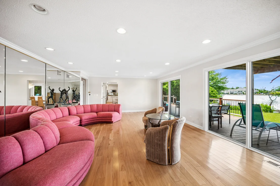 Photo of 2036 Valley Lo Lane