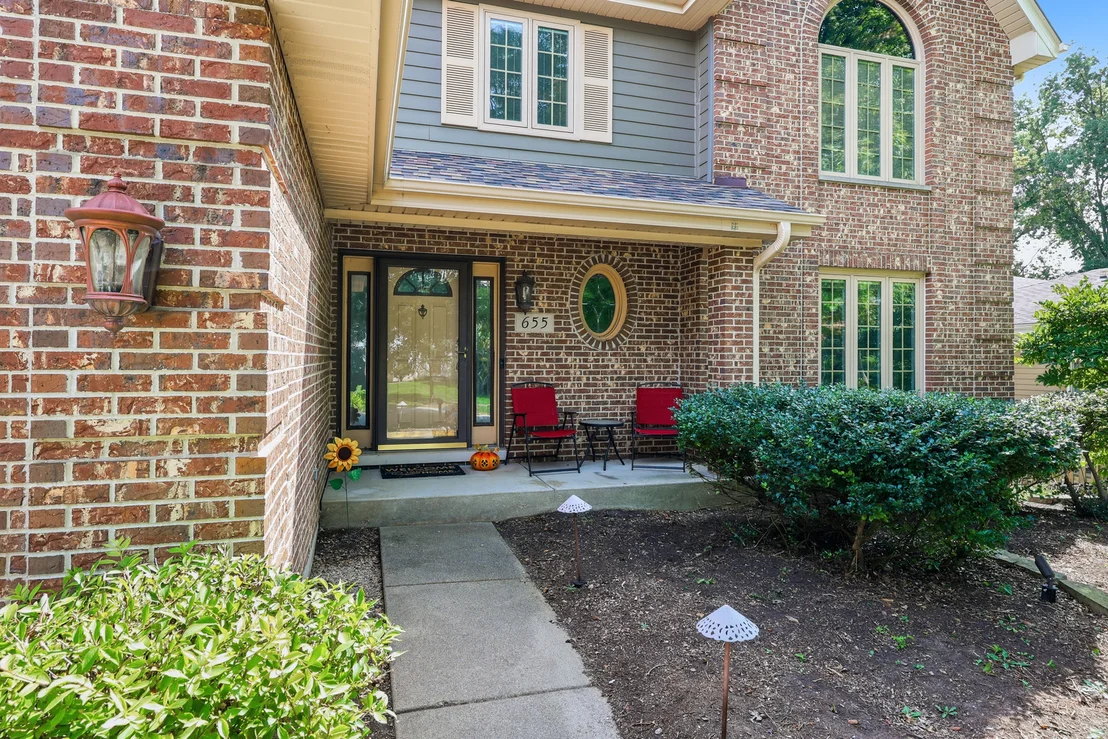 Photo of 655 Crest Drive