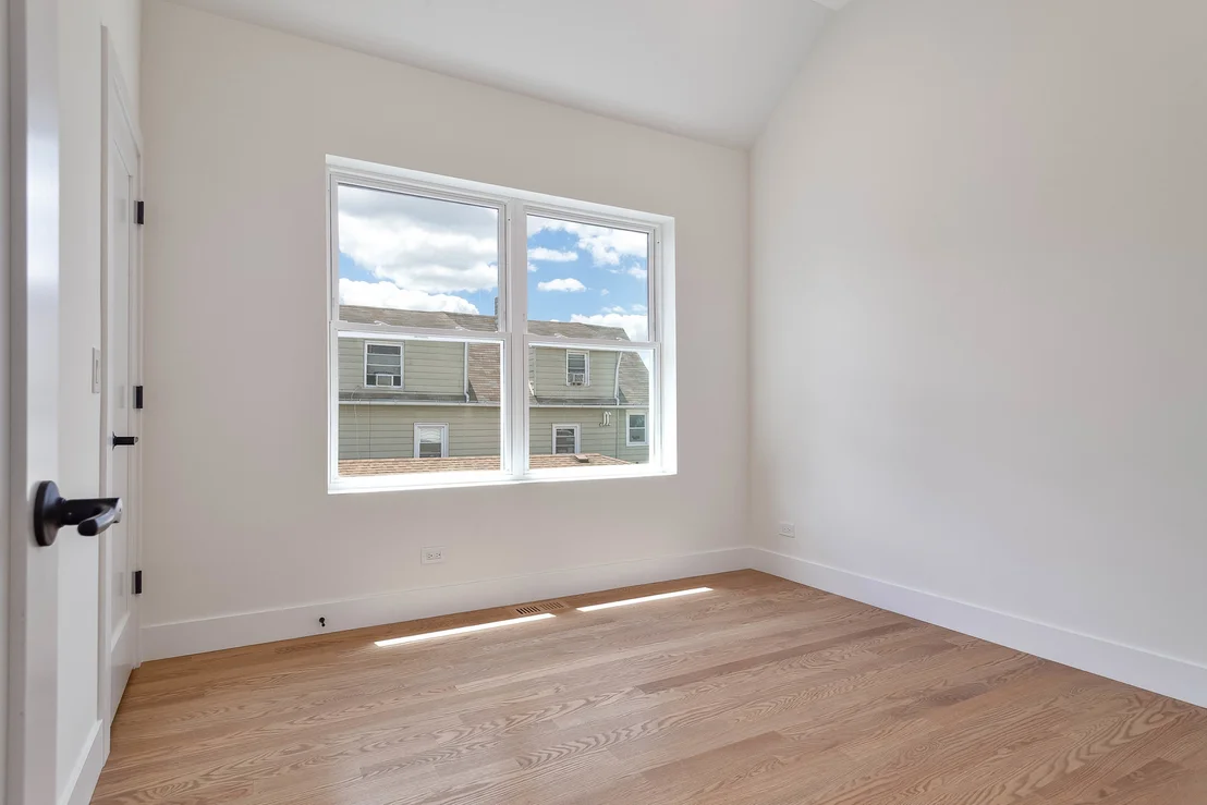 Photo of 5000 W Argyle Street