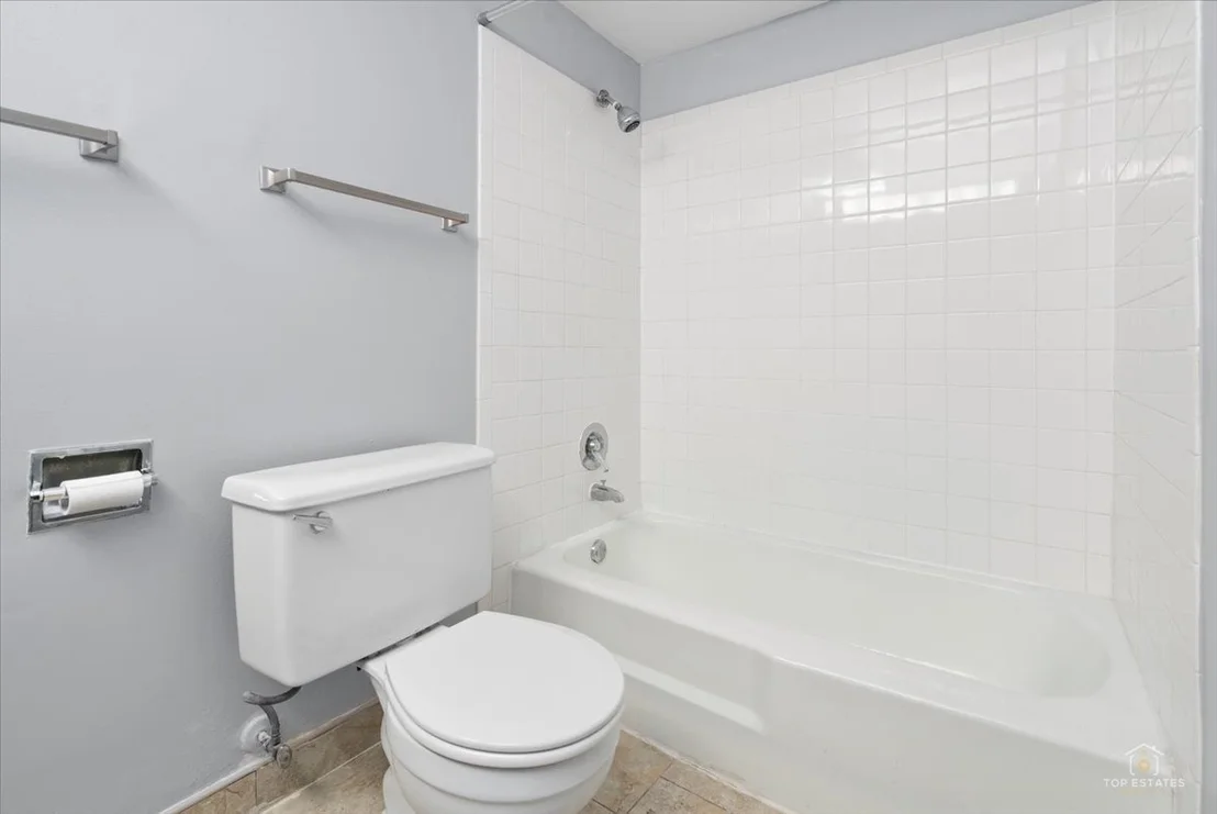Photo of Unit 306 at 1500 Robin Circle