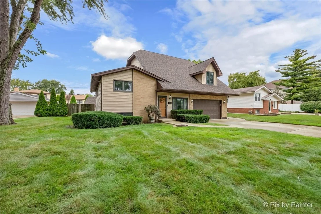 Photo of 24 W Devon Avenue