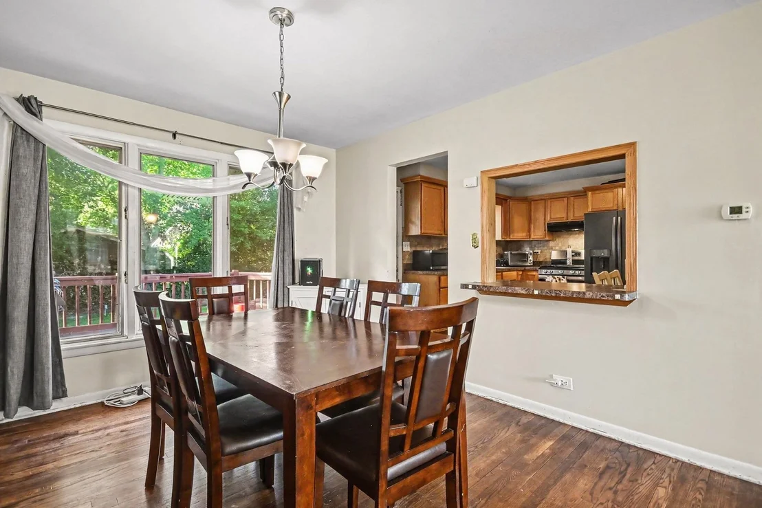 Photo of 906 N Rainbow Drive