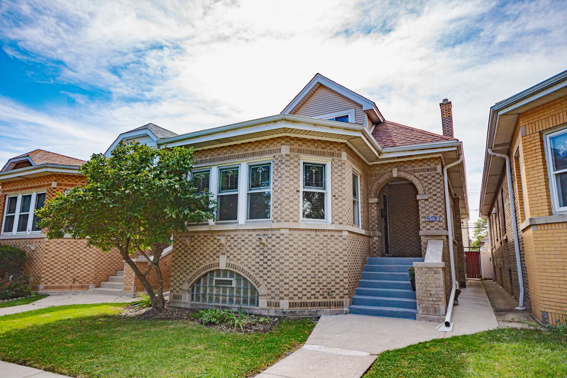 Photo of 5253 W Wrightwood Avenue