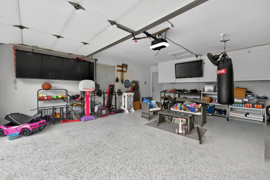 Photo of 870 W Pine Avenue