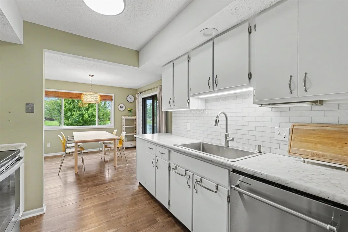 Photo of Unit 2101 at 2101 Harbortown Circle