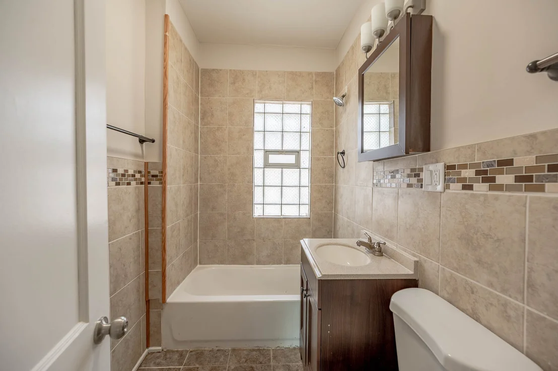 Photo of 39 W 113th Place