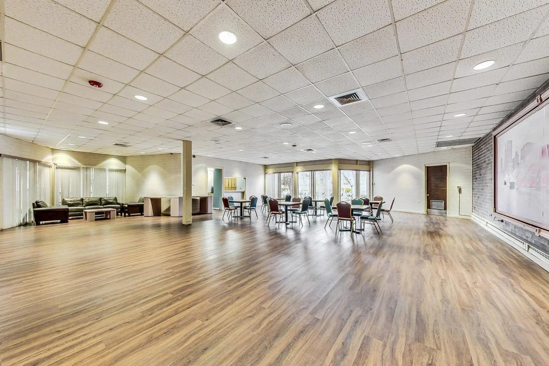 Photo of Unit 402 at 701 Forum Square