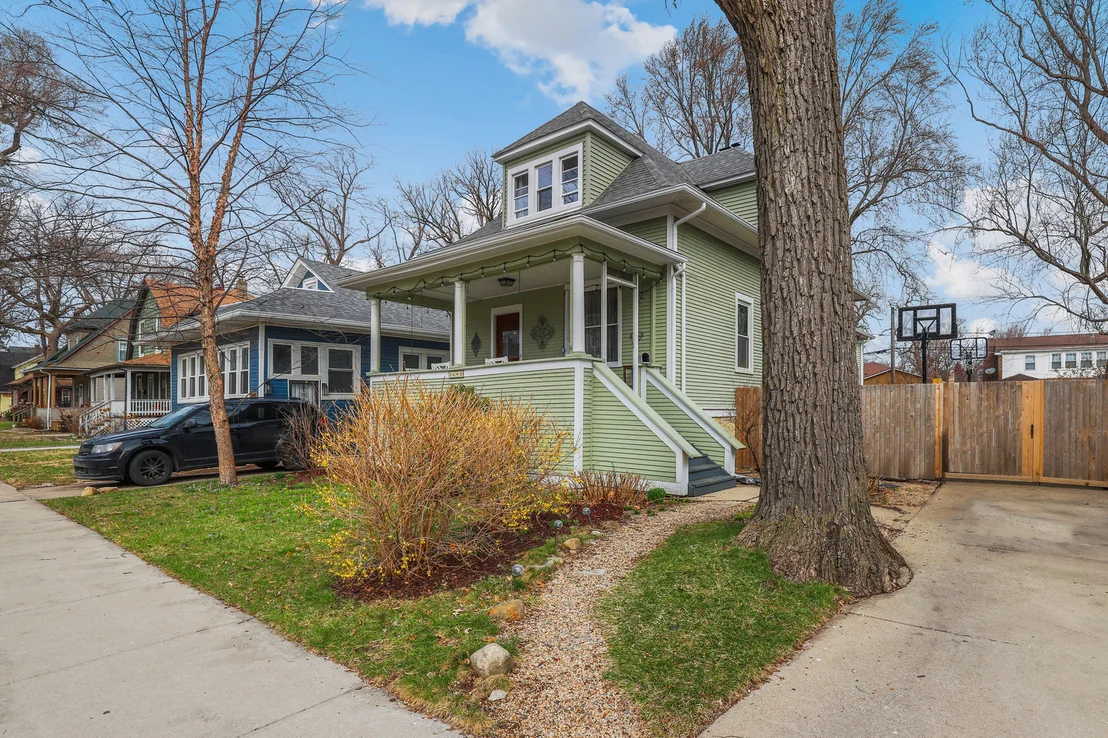 Photo of 1648 W 100th Street
