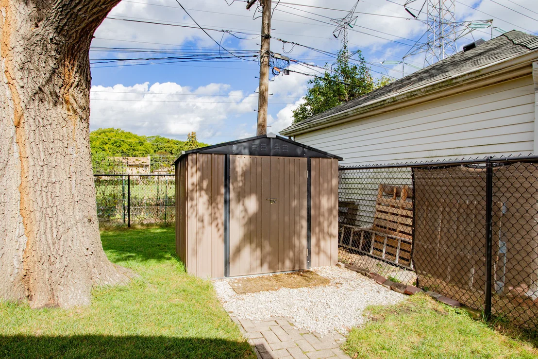 Photo of 5738 Lyons Street
