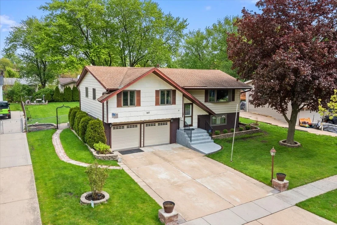 Photo of 937 Cornell Lane