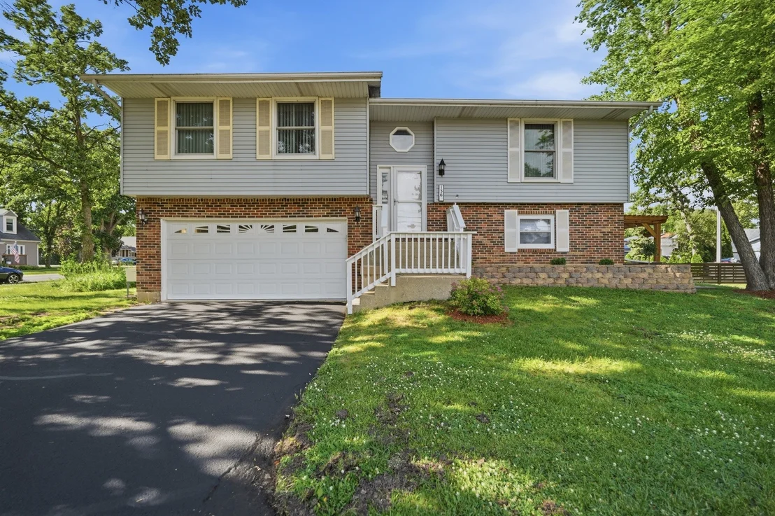 Photo of 136 edgewater Drive