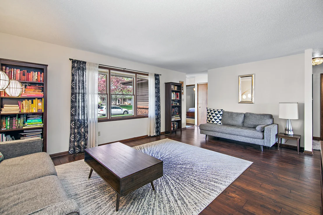 Photo of 434 Meadows Road S