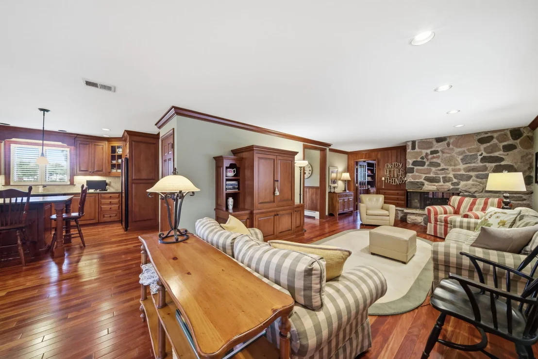 Photo of 534 E Forest Avenue