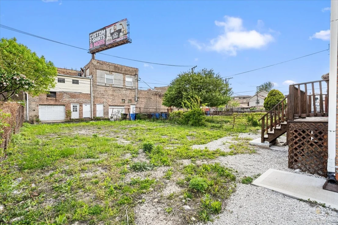 Photo of 611 W 25th Place